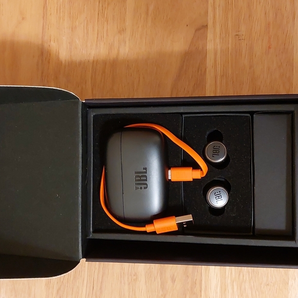 JBL by HARMAN, LIVE 300TWS, wireless earbuds, black - Picture 2 of 2
